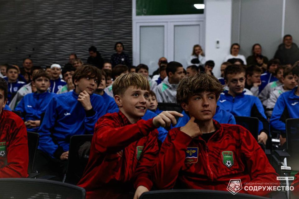 В Евпатории завершился II этап Объединённого чемпионата по футболу «Содружество» среди юношей U-13 В Евпатории завершился II этап Объединённого чемпионата по футболу «Содружество» среди юношей U-13
