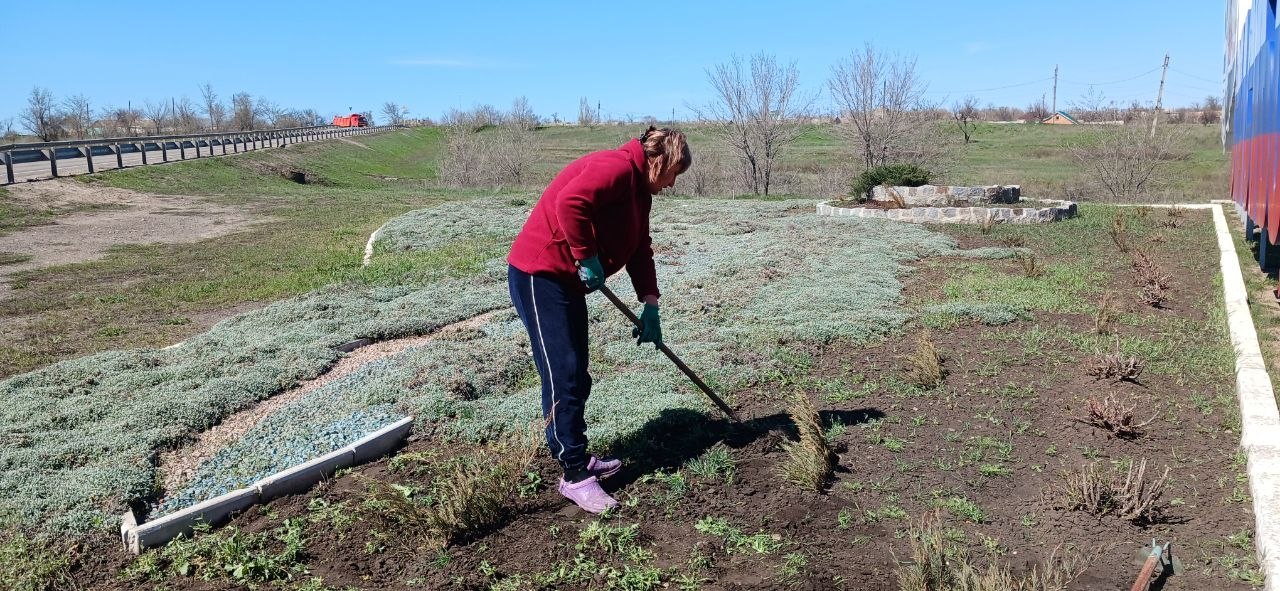 В поселке Изварино провели субботник В поселке Изварино провели субботник