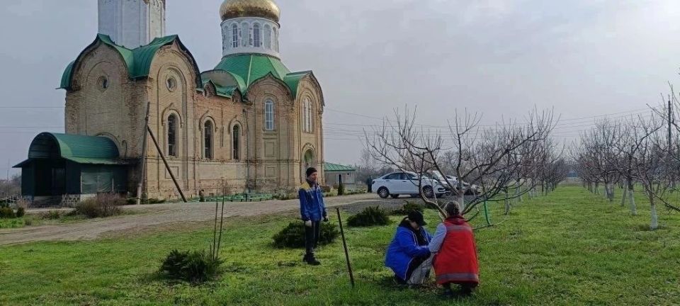 Эстафета добрых дел «Весна – пора наводить порядки» у Свято-Троицкого Храма! Эстафета добрых дел «Весна – пора наводить порядки» у Свято-Троицкого Храма!