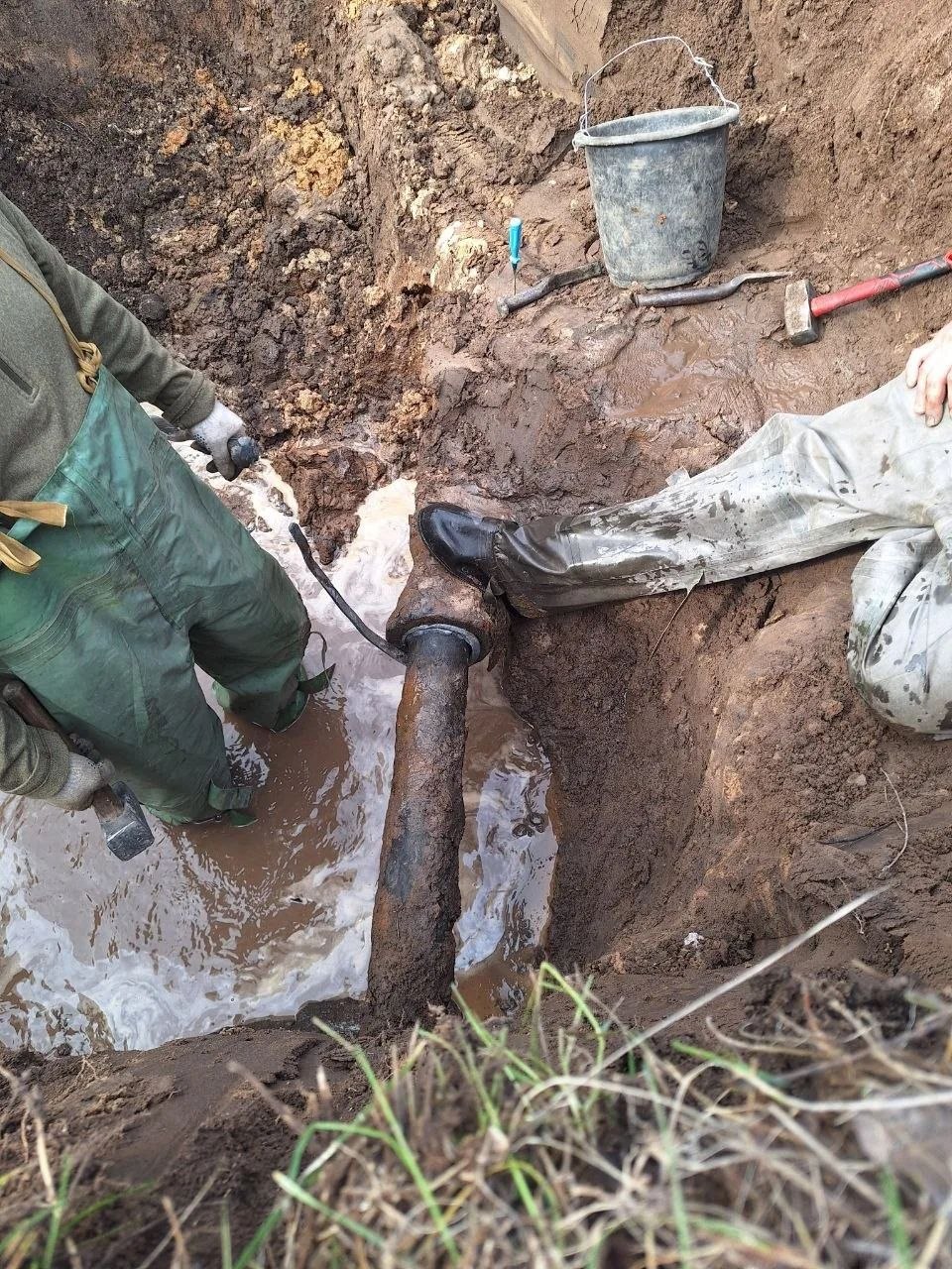 Оперативное устранение утечки на водопроводе в городе Рубежное Оперативное устранение утечки на водопроводе в городе Рубежное