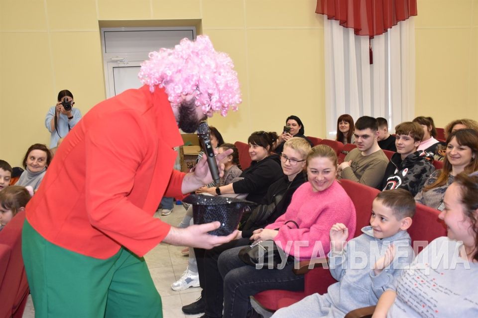 Благотворительный фонд «Рука помощи» из Москвы приехал в Стаханов с благотворительной миссией Благотворительный фонд «Рука помощи» из Москвы приехал в Стаханов с благотворительной миссией