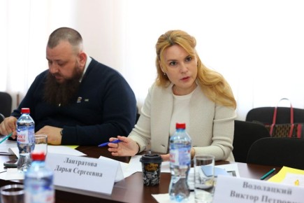 В Народном Совете обсудили с сенатором РФ Дарьей Лантратовой обеспечение твердым топливом ветеранов угольной отрасли