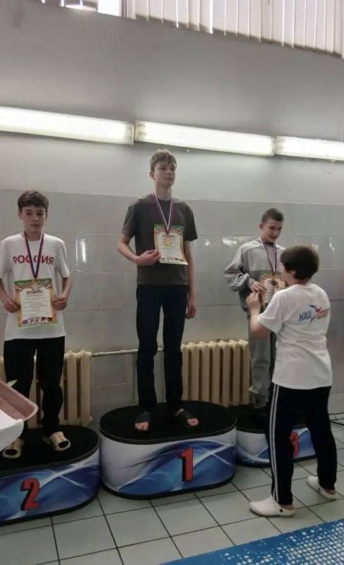 В Алчевской спортивной школе имени А.Е. Морозова состоялось открытое первенство по плаванию В соревнованиях участвовали пловцы из Кировска, Алчевска, Стаханова и Красного луча В Алчевской спортивной школе имени А.Е. Морозова состоялось открытое первенство по плаванию В соревнованиях участвовали пловцы из Кировска, Алчевска, Стаханова и Красного луча