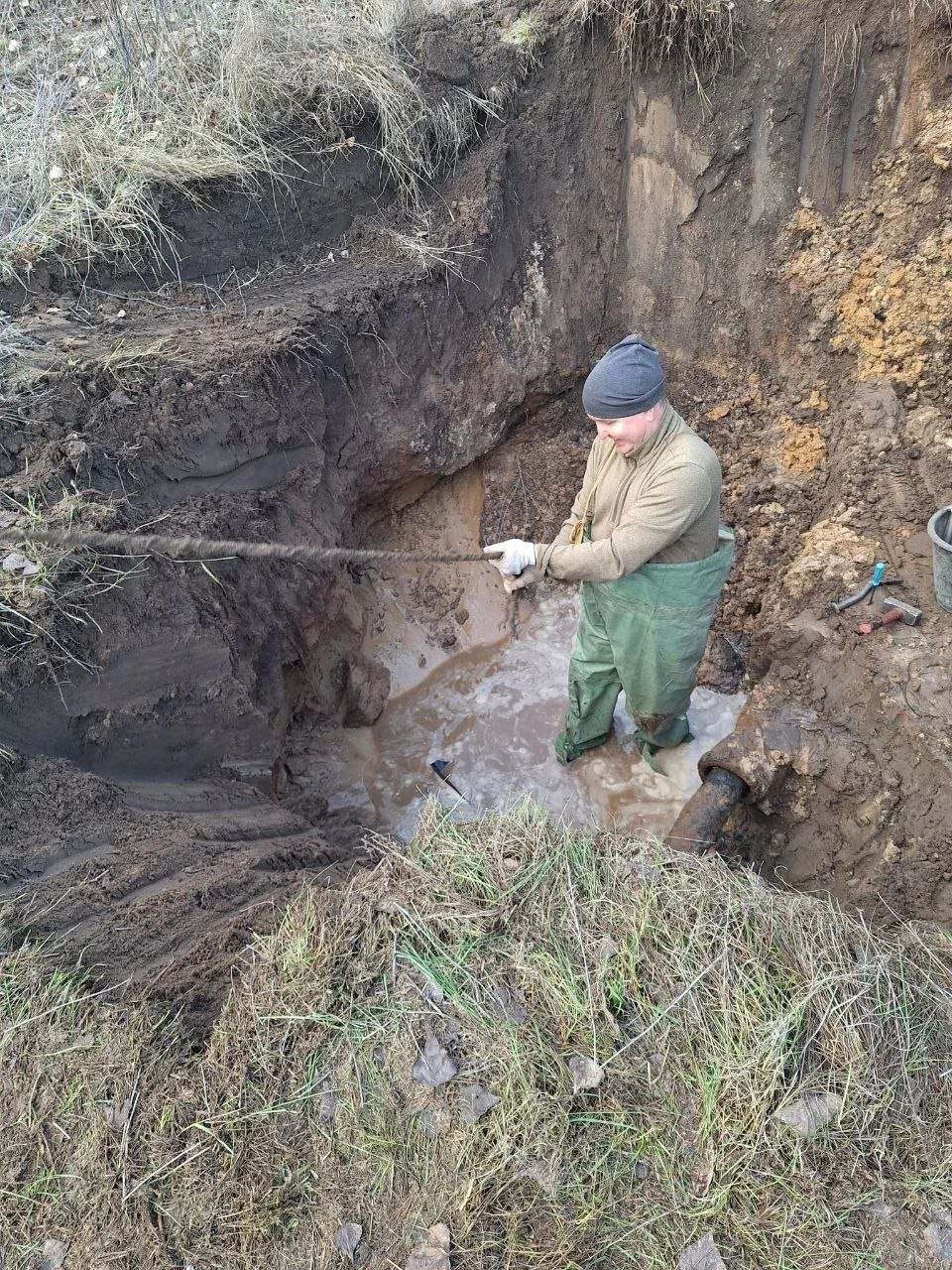 Оперативное устранение утечки на водопроводе в городе Рубежное Оперативное устранение утечки на водопроводе в городе Рубежное