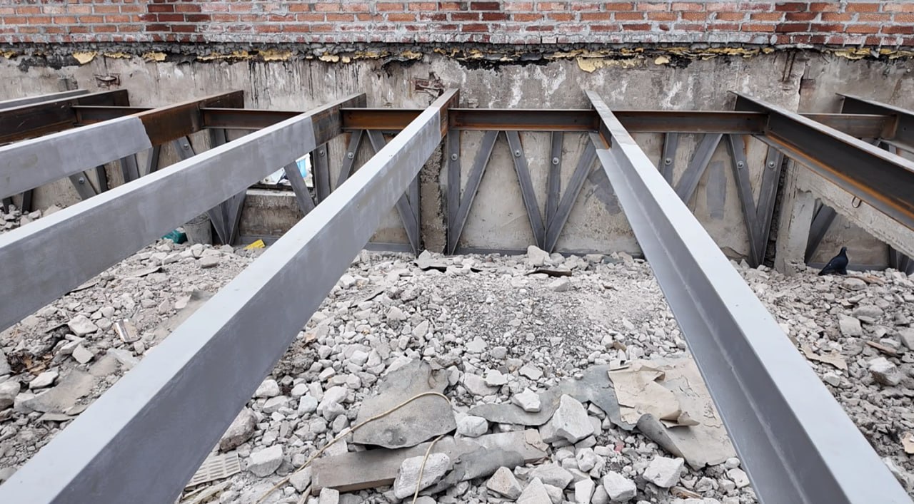 Шеф-регион Тюменская область продолжает активную работу по капитальному ремонту кровель на объектах по адресам: г. Краснодон, кв. Лютикова, 27 и кв. Лютикова, 32. Работы выполняет строительная компания «СТИЛЛ» Шеф-регион Тюменская область продолжает активную работу по капитальному ремонту кровель на объектах по адресам: г. Краснодон, кв. Лютикова, 27 и кв. Лютикова, 32. Работы выполняет строительная компания «СТИЛЛ»