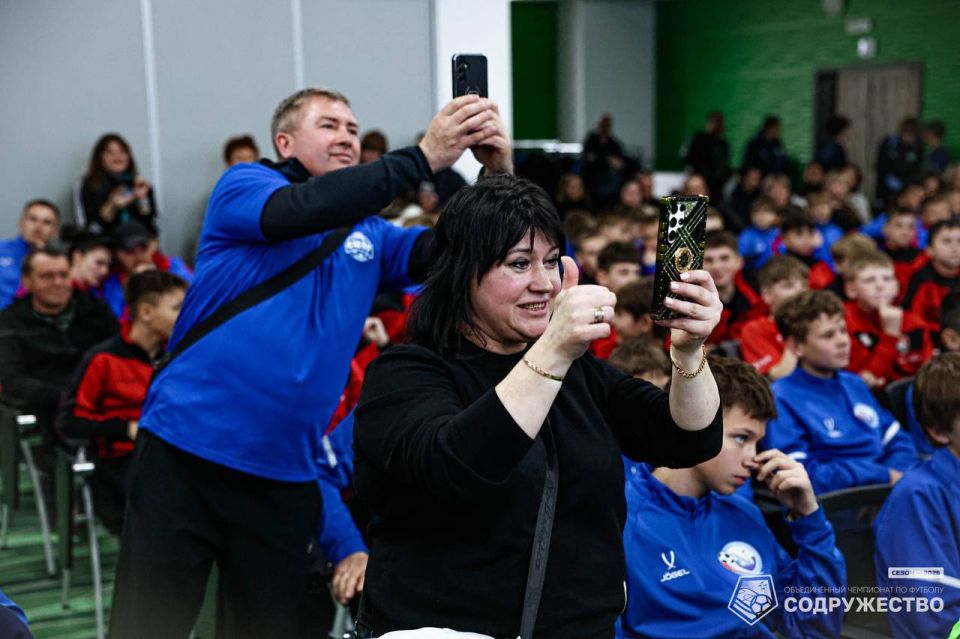 В Евпатории завершился II этап Объединённого чемпионата по футболу «Содружество» среди юношей U-13 В Евпатории завершился II этап Объединённого чемпионата по футболу «Содружество» среди юношей U-13