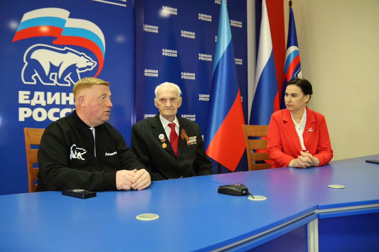 Единая Россия организовала автопрогулку для 100-летнего ветерана Григория Пономаренко Единая Россия организовала автопрогулку для 100-летнего ветерана Григория Пономаренко