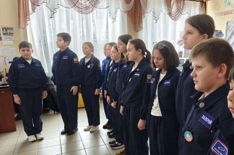 Проект «Луганская кругосветка» продолжает набирать обороты, объединяя юные умы ЛНР в стремлении к знаниям и новым открытиям Проект «Луганская кругосветка» продолжает набирать обороты, объединяя юные умы ЛНР в стремлении к знаниям и новым открытиям
