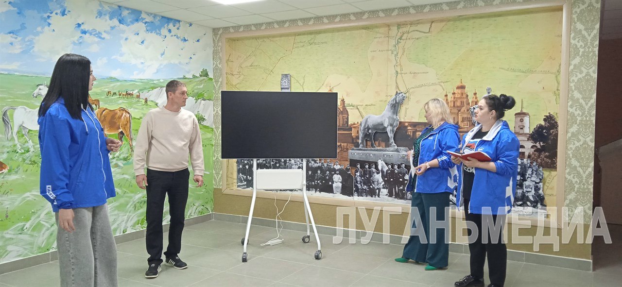 Активисты партии «Единая Россия» посетили краеведческий музей после капитального ремонта