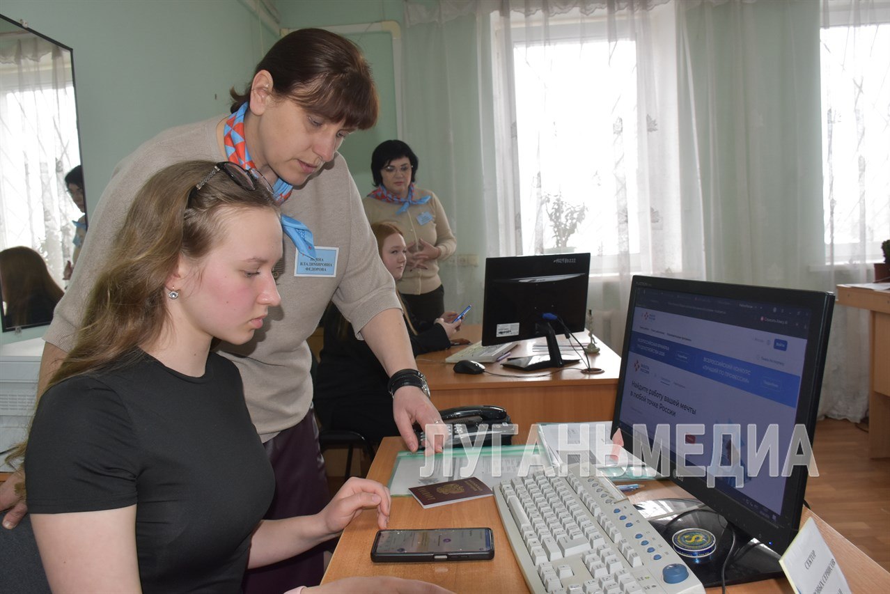 Выпускники школы села Можняковка Новопсковского округа познакомились с проектом «Профориентация и маршрутизация молодежи» Выпускники школы села Можняковка Новопсковского округа познакомились с проектом «Профориентация и маршрутизация молодежи»