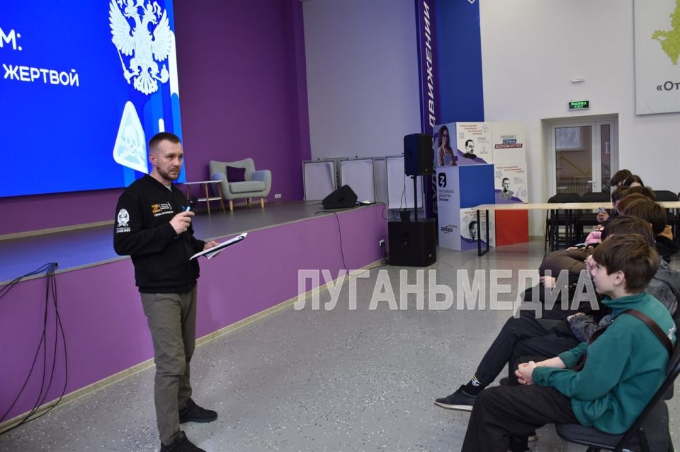 В Алчевске участник и финалист кадровой программы «Герои Луганщины» Илья Талакольников провел лекцию для молодежи города В Алчевске участник и финалист кадровой программы «Герои Луганщины» Илья Талакольников провел лекцию для молодежи города
