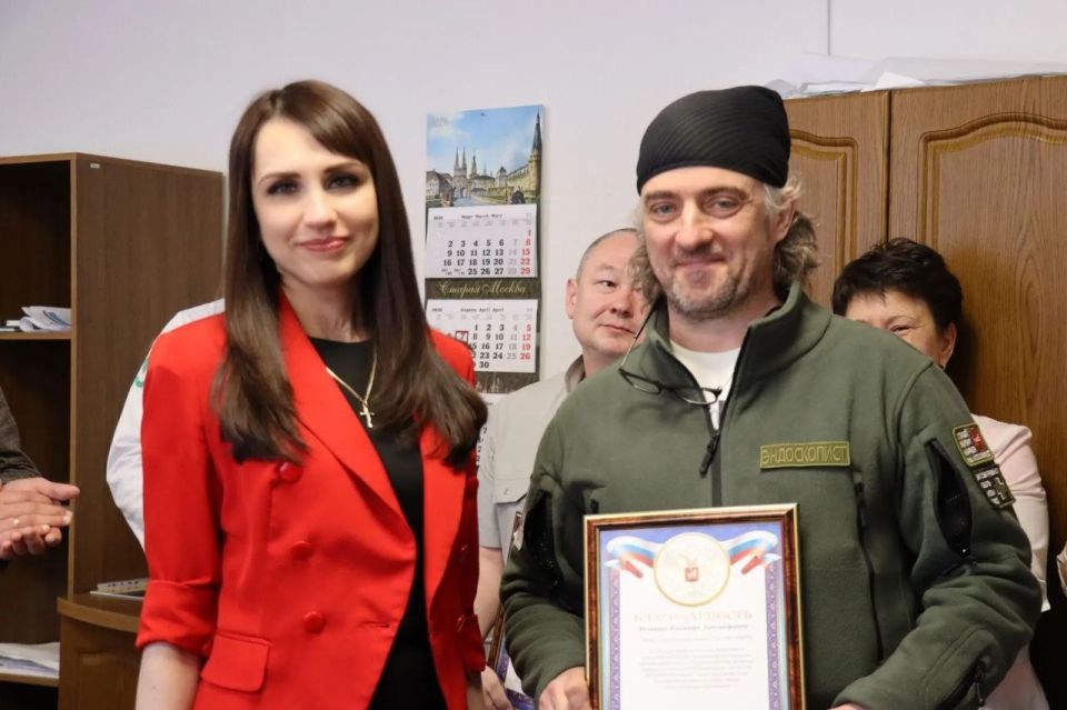 Яна Сылкина: Сегодня провожали очередную группу медработников, которые чуть больше месяца назад приехали к нам из Пермского края для оказания квалифицированной медицинской помощи населению Яна Сылкина: Сегодня провожали очередную группу медработников, которые чуть больше месяца назад приехали к нам из Пермского края для оказания квалифицированной медицинской помощи населению