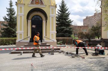 В Луганске обновляют сквер у памятника ликвидаторам последствий аварии на ЧАЭС