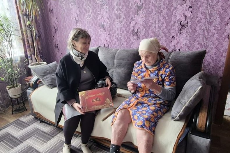 В пгт Шахтёрский поздравили с 96-летием долгожителя Екатерину Буткову В пгт Шахтёрский поздравили с 96-летием долгожителя Екатерину Буткову