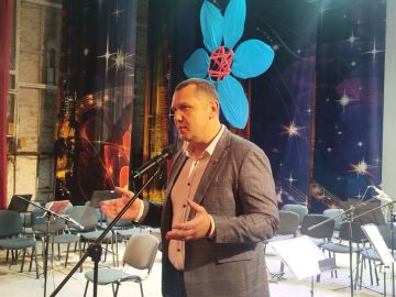 Сегодня театральный зал Дворца культуры им. Октябрьской Революции был наполнен атмосферой эстетики и музыкального вдохновения