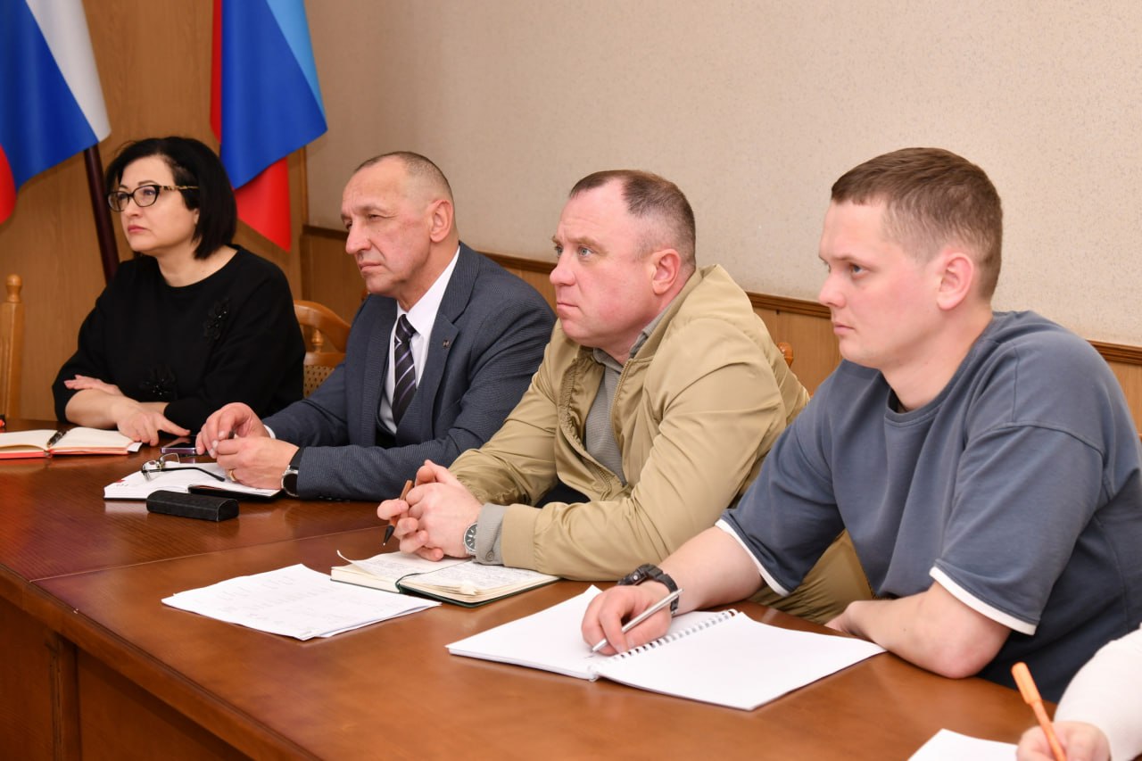 В Администрации прошло значимое мероприятие — Федеральный правомобиль, организованный АНО «Комитет семей воинов отечества Луганской Народной Республики» в рамках Всероссийской поддержки военнослужащих и членов их семей В Администрации прошло значимое мероприятие — Федеральный правомобиль, организованный АНО «Комитет семей воинов отечества Луганской Народной Республики» в рамках Всероссийской поддержки военнослужащих и членов их семей