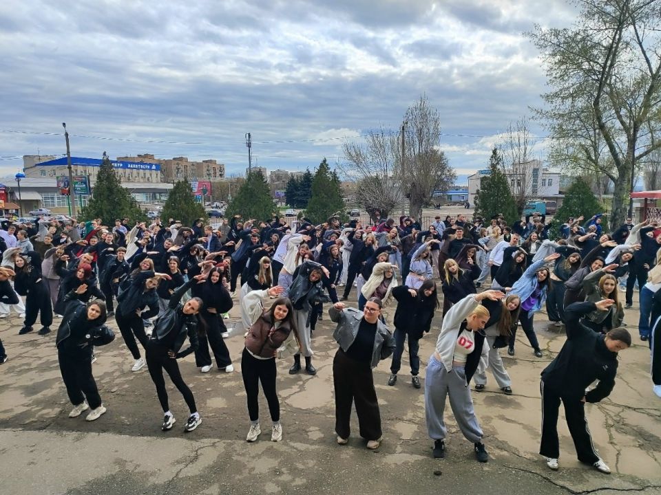 Всемирный день здоровья в КраПЭК отметили массовой зарядкой Всемирный день здоровья в КраПЭК отметили массовой зарядкой