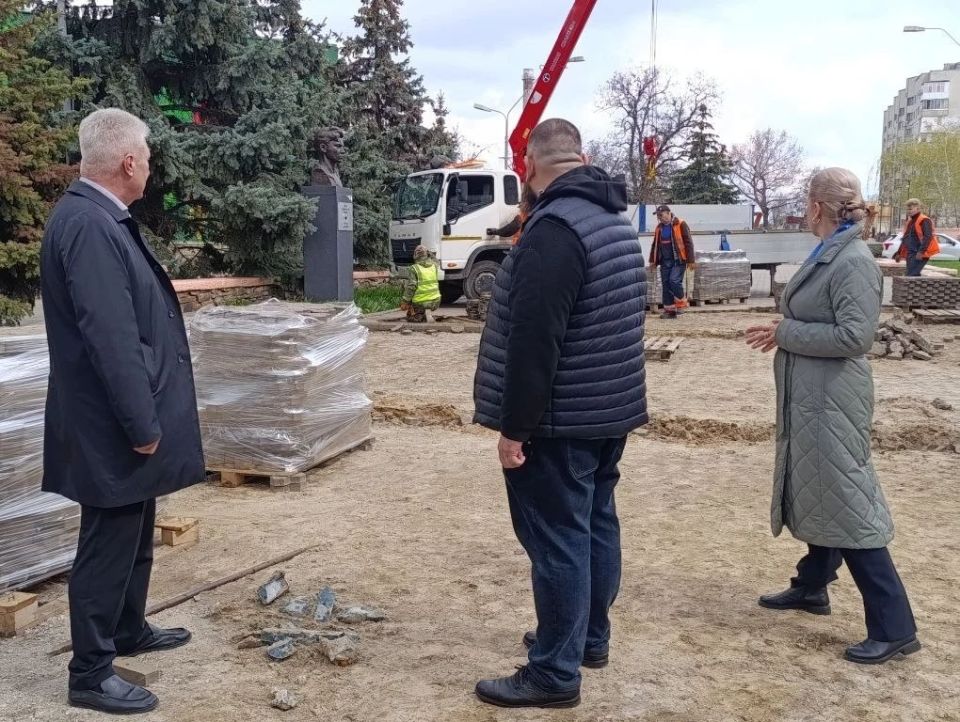 Иван Санаев: Аллея Молодой гвардии в Краснодоне - один из объектов народной программы партии "Единая Россия", реализуемый в рамках федерального проекта "Формирование комфортной городской среды" Иван Санаев: Аллея Молодой гвардии в Краснодоне - один из объектов народной программы партии "Единая Россия", реализуемый в рамках федерального проекта "Формирование комфортной городской среды"
