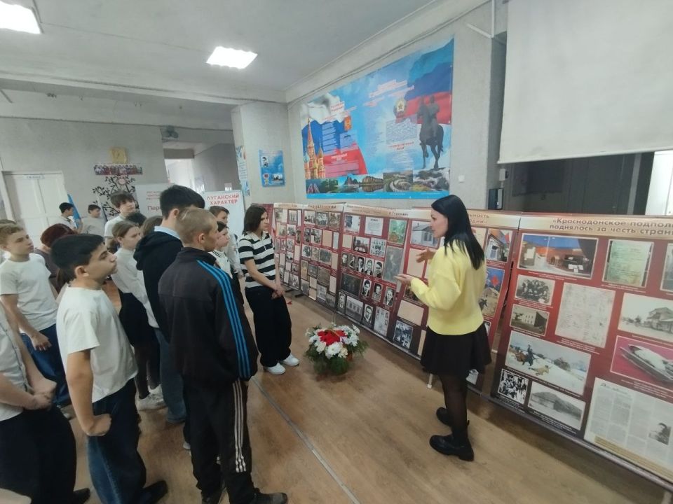 «Верности клятве вашей – бессмертие»: в школе имени Олега Кошевого открылась выставка о молодогвардейцах «Верности клятве вашей – бессмертие»: в школе имени Олега Кошевого открылась выставка о молодогвардейцах