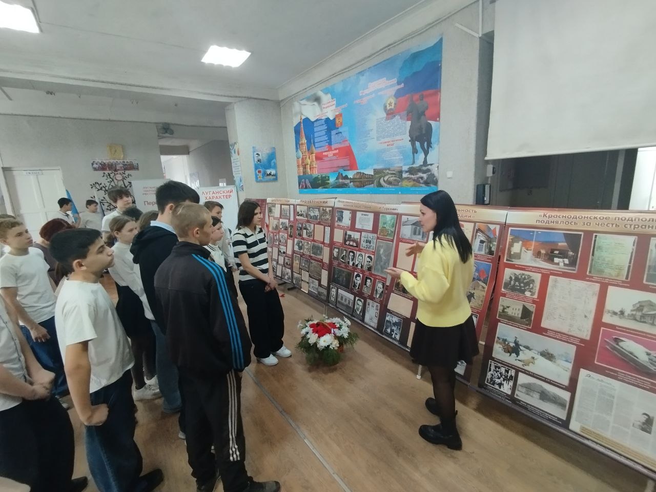 «Верности клятве вашей – бессмертие»: в школе имени Олега Кошевого открылась выставка о молодогвардейцах «Верности клятве вашей – бессмертие»: в школе имени Олега Кошевого открылась выставка о молодогвардейцах