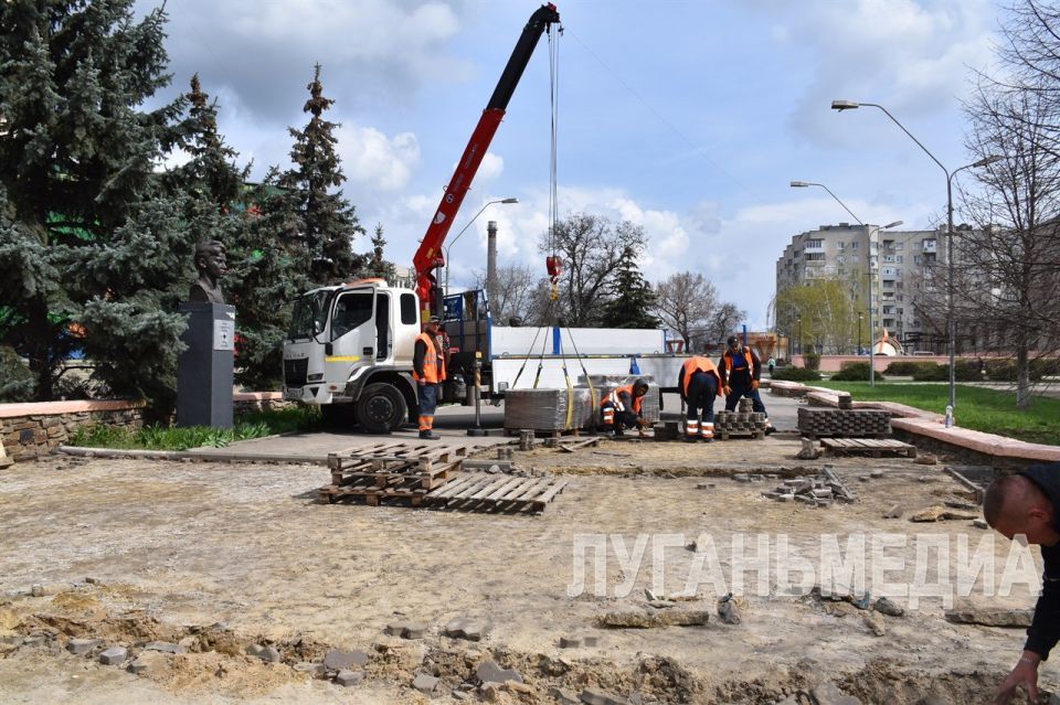 Партийный десант проверил ход ремонтных работ в Краснодоне Партийный десант проверил ход ремонтных работ в Краснодоне