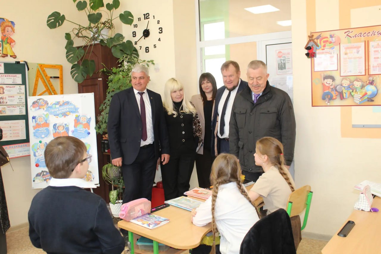 Виктор Водолацкий в Беловодском округе: встречи с жителями и знакомство с объектами инфраструктуры Виктор Водолацкий в Беловодском округе: встречи с жителями и знакомство с объектами инфраструктуры