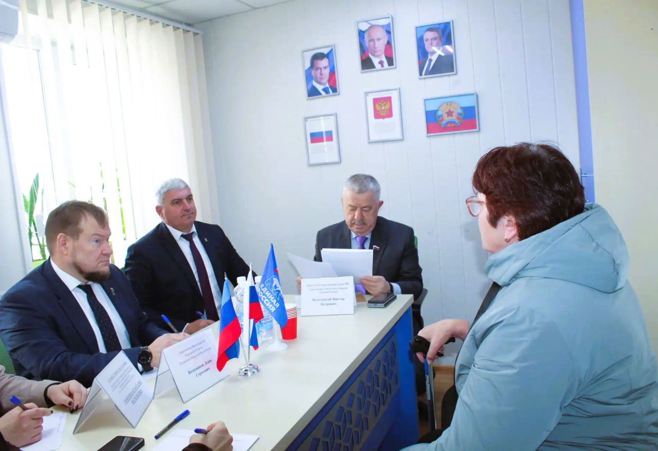 Виктор Водолацкий в Беловодском округе: встречи с жителями и знакомство с объектами инфраструктуры Виктор Водолацкий в Беловодском округе: встречи с жителями и знакомство с объектами инфраструктуры