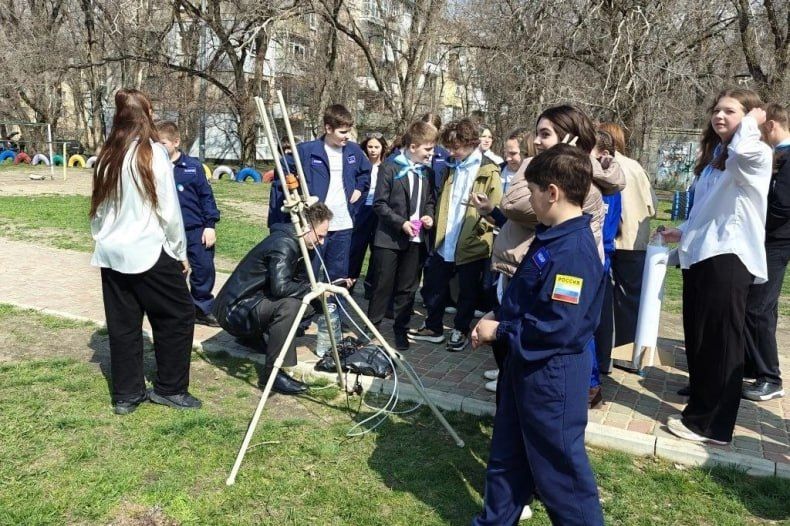 Проект «Луганская кругосветка» продолжает набирать обороты, объединяя юные умы ЛНР в стремлении к знаниям и новым открытиям Проект «Луганская кругосветка» продолжает набирать обороты, объединяя юные умы ЛНР в стремлении к знаниям и новым открытиям