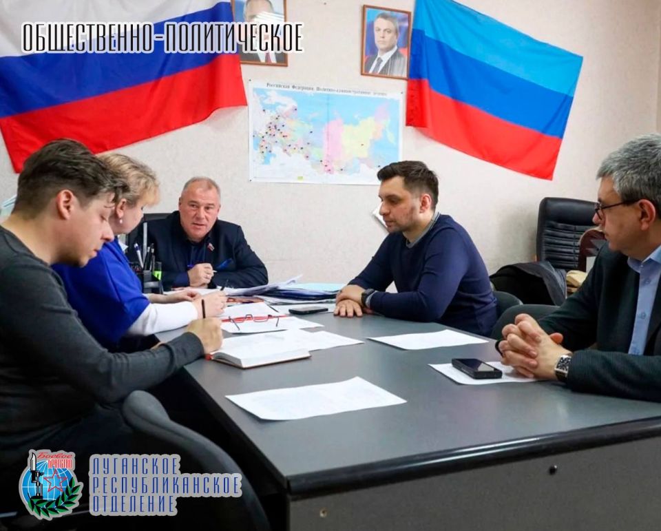 7 апреля Юрий Юров заместитель руководителя Луганского республиканского отделения Всероссийской общественной организации ветеранов «Боевое Братство», депутат Народного Совета Луганской Народной Республики на расширенном... 7 апреля Юрий Юров заместитель руководителя Луганского республиканского отделения Всероссийской общественной организации ветеранов «Боевое Братство», депутат Народного Совета Луганской Народной Республики на расширенном...