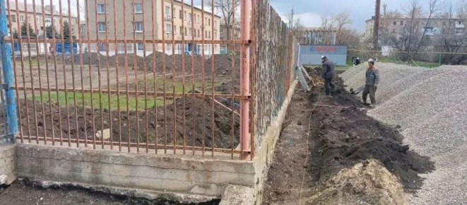 Андрей Рубанцов: В рамках реализации программ формирования современной городской среды, в Ровеньках продолжаются работы по благоустройству общественной территории по улице Чехова (район школы)