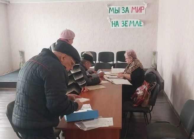 Восьмого апреля в здании отдела жизнеобеспечения г. Миусинск состоялся выездной приём специалистов филиала №13 Государственного казенного учреждения Луганской Народной Республики «Республиканский центр социальной защиты... Восьмого апреля в здании отдела жизнеобеспечения г. Миусинск состоялся выездной приём специалистов филиала №13 Государственного казенного учреждения Луганской Народной Республики «Республиканский центр социальной защиты...