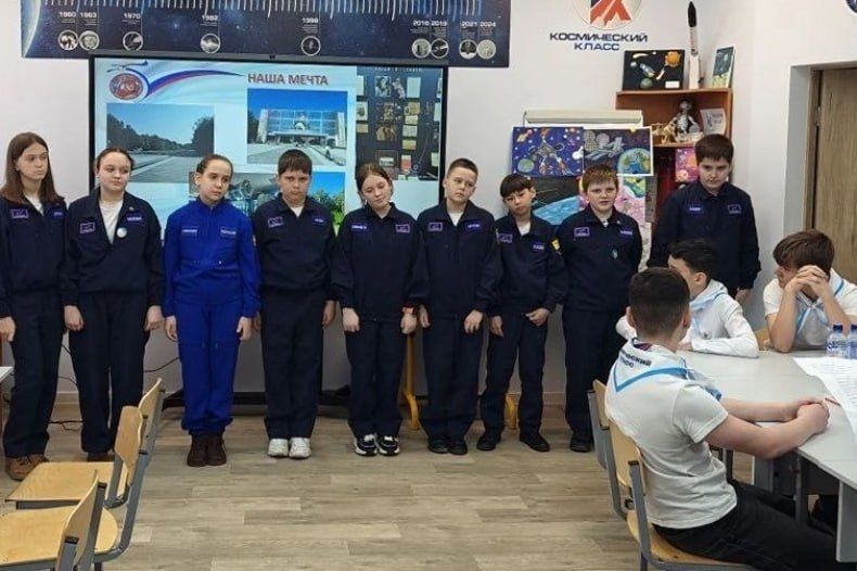 Проект «Луганская кругосветка» продолжает набирать обороты, объединяя юные умы ЛНР в стремлении к знаниям и новым открытиям Проект «Луганская кругосветка» продолжает набирать обороты, объединяя юные умы ЛНР в стремлении к знаниям и новым открытиям