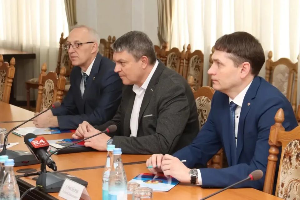 Леонид Пасечник: «Вопросы эффективного использования бюджетных средств в республике – в числе самых актуальных для нас сегодня» Леонид Пасечник: «Вопросы эффективного использования бюджетных средств в республике – в числе самых актуальных для нас сегодня»