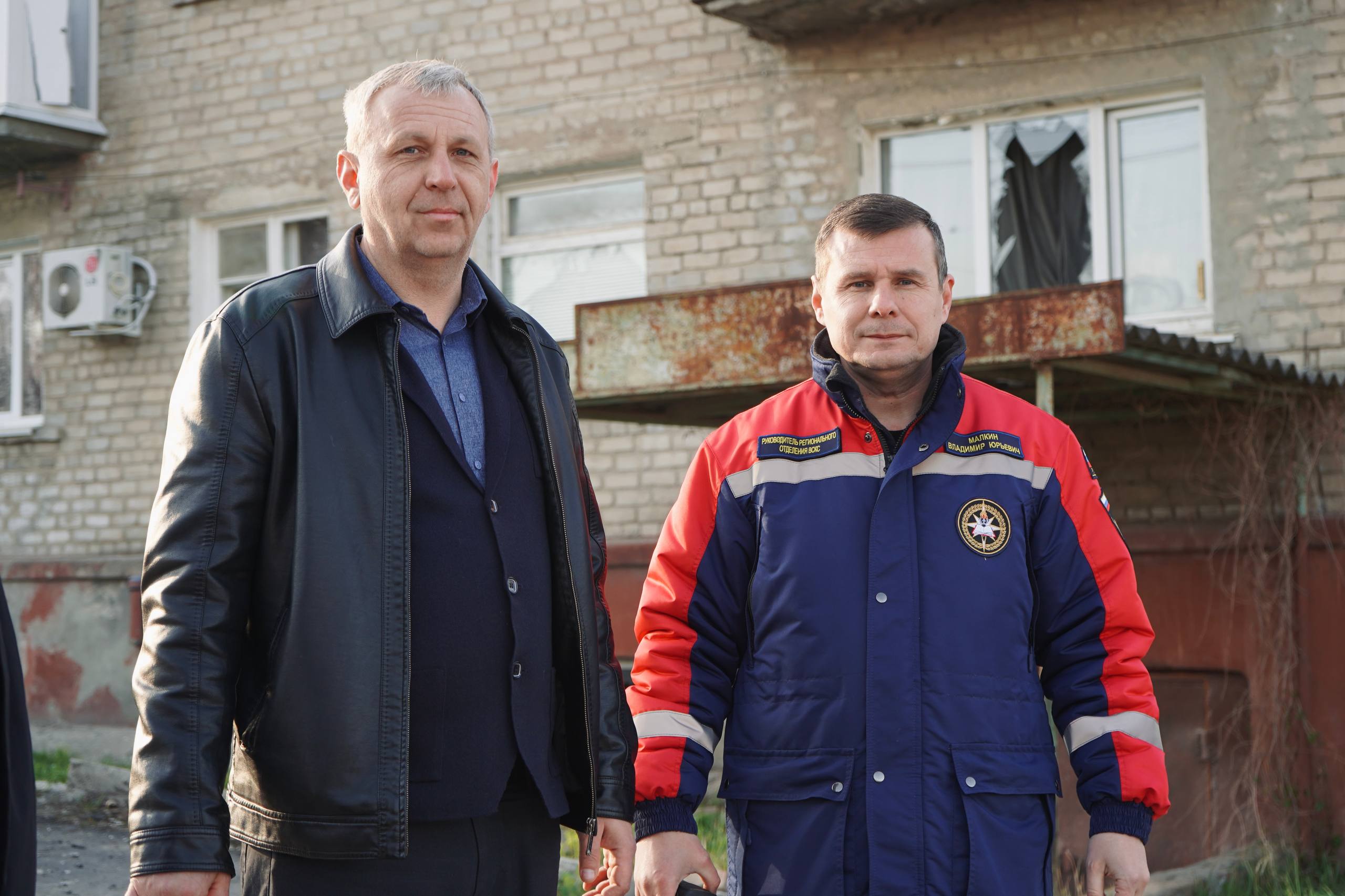 Добровольцы ЛугРО ВСКС устраняют последствия атаки БПЛА в Луганске Добровольцы ЛугРО ВСКС устраняют последствия атаки БПЛА в Луганске