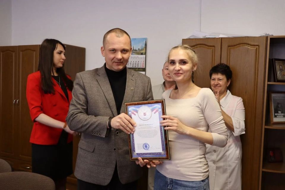 Яна Сылкина: Сегодня провожали очередную группу медработников, которые чуть больше месяца назад приехали к нам из Пермского края для оказания квалифицированной медицинской помощи населению Яна Сылкина: Сегодня провожали очередную группу медработников, которые чуть больше месяца назад приехали к нам из Пермского края для оказания квалифицированной медицинской помощи населению