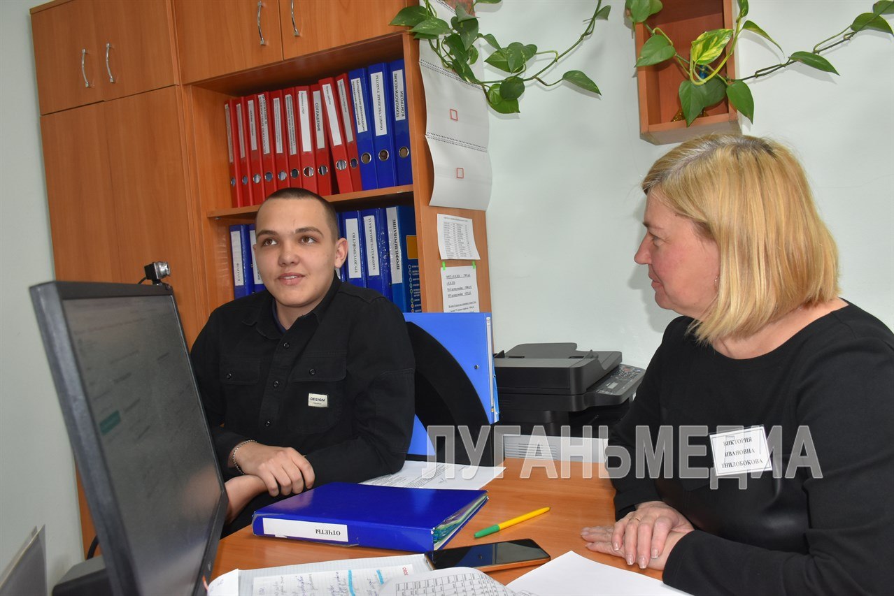 Выпускники школы села Можняковка Новопсковского округа познакомились с проектом «Профориентация и маршрутизация молодежи» Выпускники школы села Можняковка Новопсковского округа познакомились с проектом «Профориентация и маршрутизация молодежи»