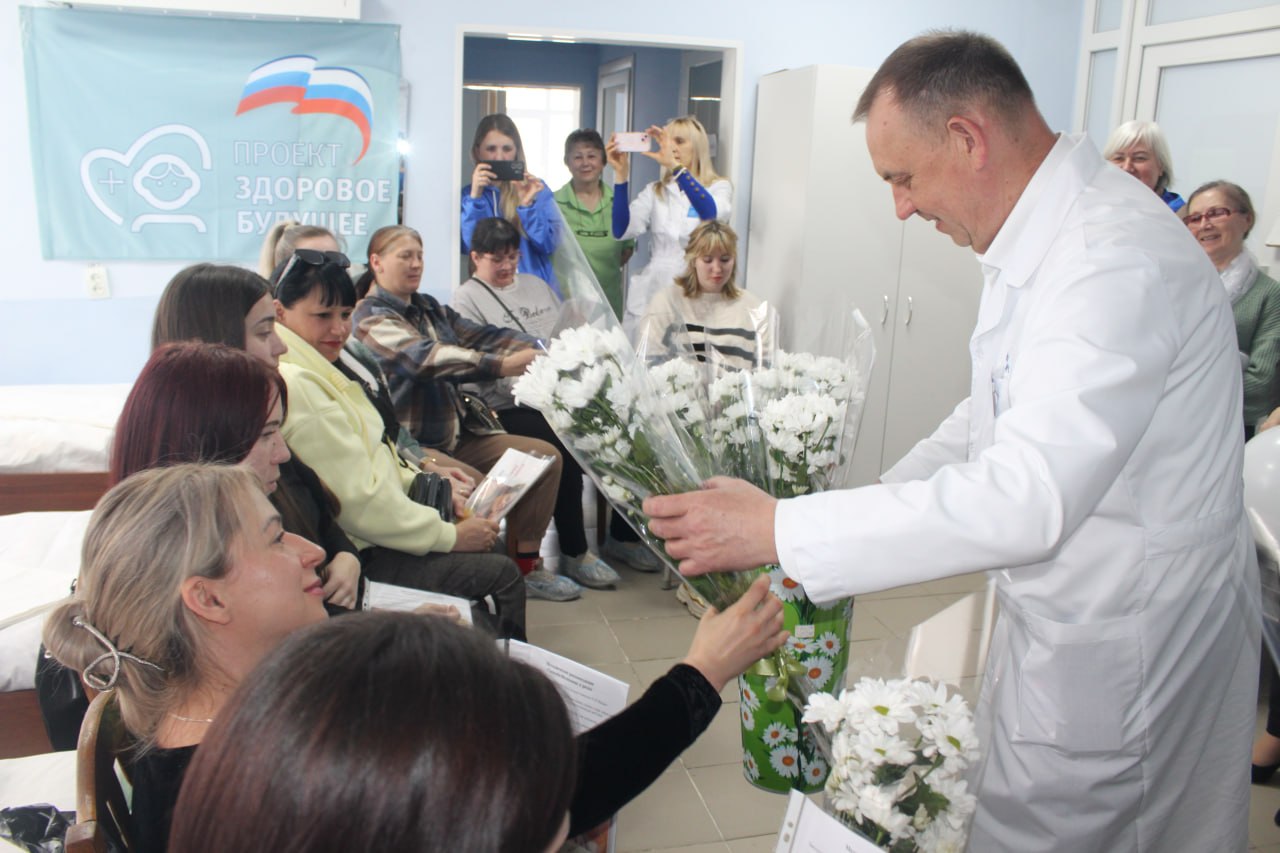 Активисты местного отделения партии «Единая Россия» встретились с будущими мамами и поздравили их со Всероссийским днем беременных и праздником Благовещения Пресвятой Богородицы Активисты местного отделения партии «Единая Россия» встретились с будущими мамами и поздравили их со Всероссийским днем беременных и праздником Благовещения Пресвятой Богородицы