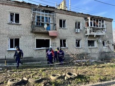 Ночью ВСУ атаковали Луганск дронами: пострадали три человека, повреждены многоэтажки и частные дома