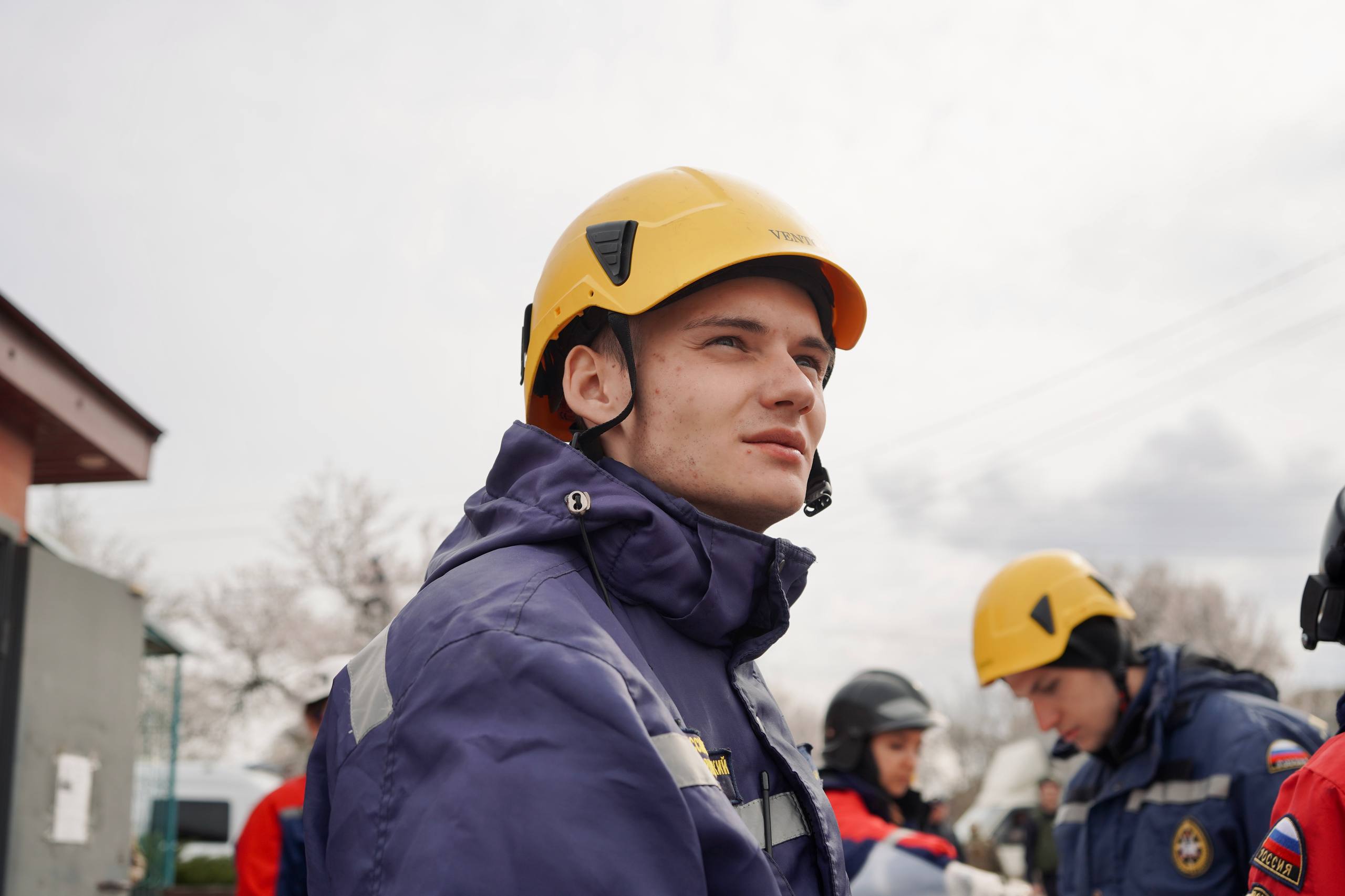 Добровольцы ЛугРО ВСКС устраняют последствия атаки БПЛА в Луганске Добровольцы ЛугРО ВСКС устраняют последствия атаки БПЛА в Луганске