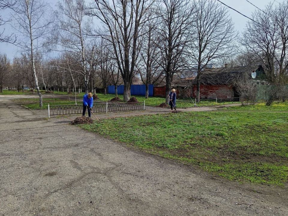 Благоустраивается сквер в Алмазной по Народной программе: лавочки для памяти установят у железнодорожной станции ко Дню Победы Благоустраивается сквер в Алмазной по Народной программе: лавочки для памяти установят у железнодорожной станции ко Дню Победы