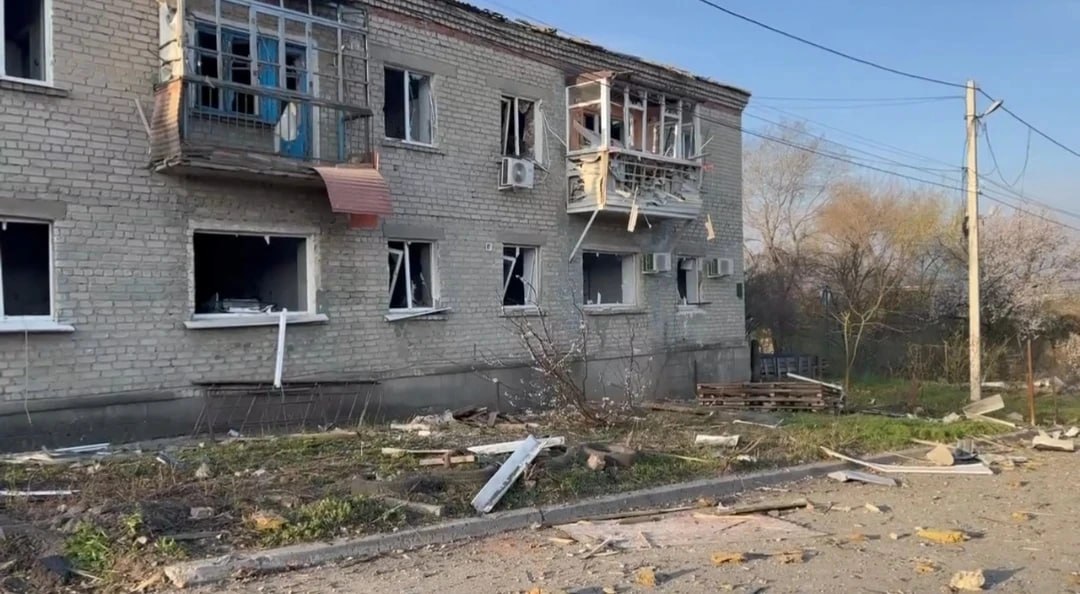 Ночью ВСУ атаковали Луганск дронами: пострадали три человека, повреждены многоэтажки и частные дома Ночью ВСУ атаковали Луганск дронами: пострадали три человека, повреждены многоэтажки и частные дома