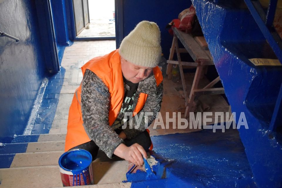 Специалисты Брянковского филиала НКО «Единый региональный фонд по управлению МКД на территории ЛНР» возобновили работы по ремонту подъездов многоквартирных домов Специалисты Брянковского филиала НКО «Единый региональный фонд по управлению МКД на территории ЛНР» возобновили работы по ремонту подъездов многоквартирных домов
