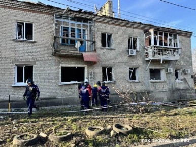 Луганск ночью подвергся массированной атаке украинских беспилотников, ранены три человека, сообщил глава ЛНР Леонид Пасечник