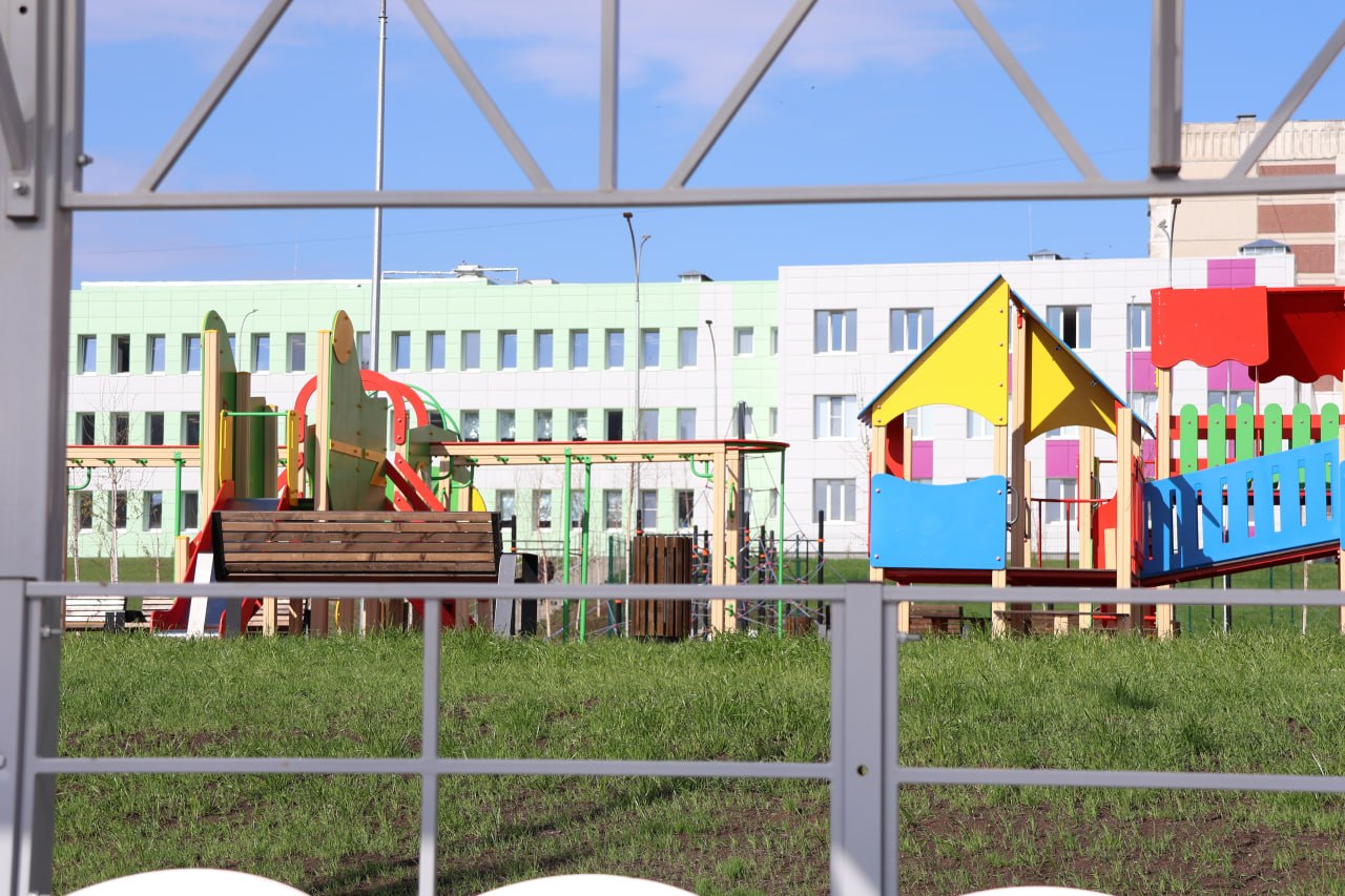 Единая Россия вынесла на обсуждение вопрос доступности детских и спортивных площадок Единая Россия вынесла на обсуждение вопрос доступности детских и спортивных площадок