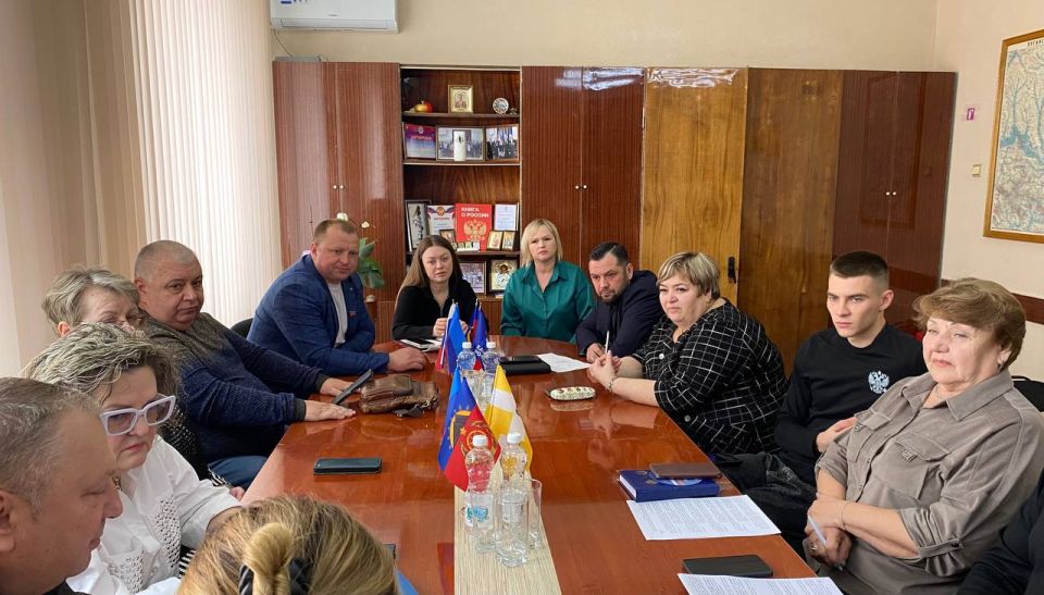 В Совете муниципального округа муниципальное образование Антрацитовский муниципальный округ Луганской Народной Республики состоялось заседание фракции Всероссийской политической партии «ЕДИНАЯ РОССИЯ» В Совете муниципального округа муниципальное образование Антрацитовский муниципальный округ Луганской Народной Республики состоялось заседание фракции Всероссийской политической партии «ЕДИНАЯ РОССИЯ»