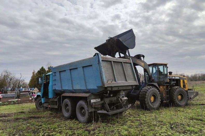 Предпасхальное благоустройство территорий продолжается Предпасхальное благоустройство территорий продолжается