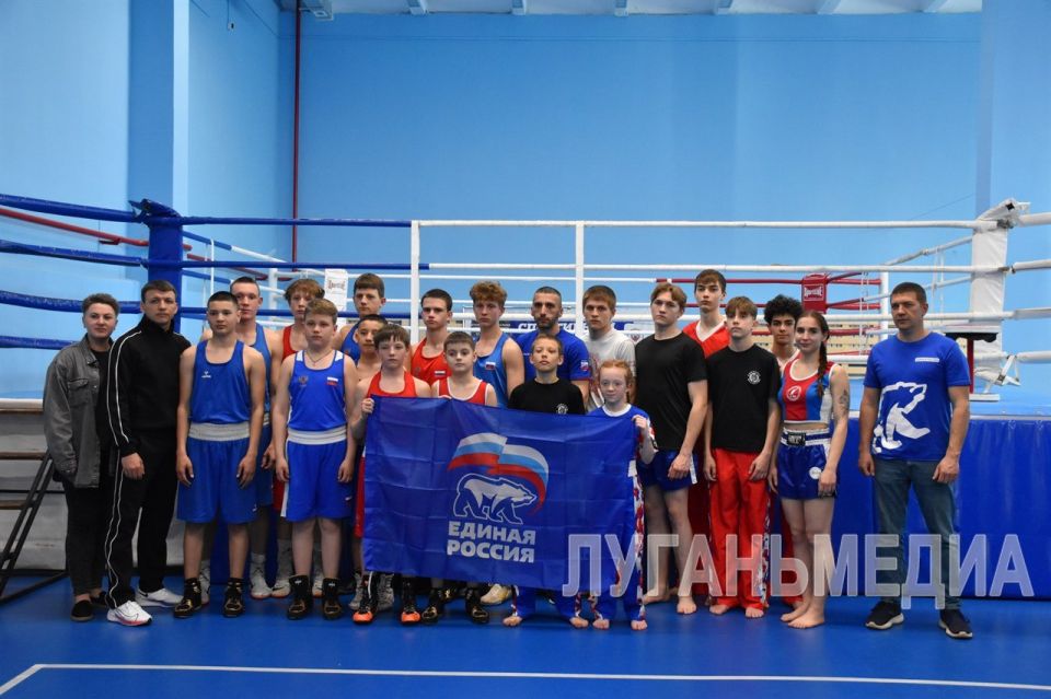 В Алчевской детско-юношеской спортивной школе № 1 состоялась открытая тренировка по кикбоксингу В Алчевской детско-юношеской спортивной школе № 1 состоялась открытая тренировка по кикбоксингу