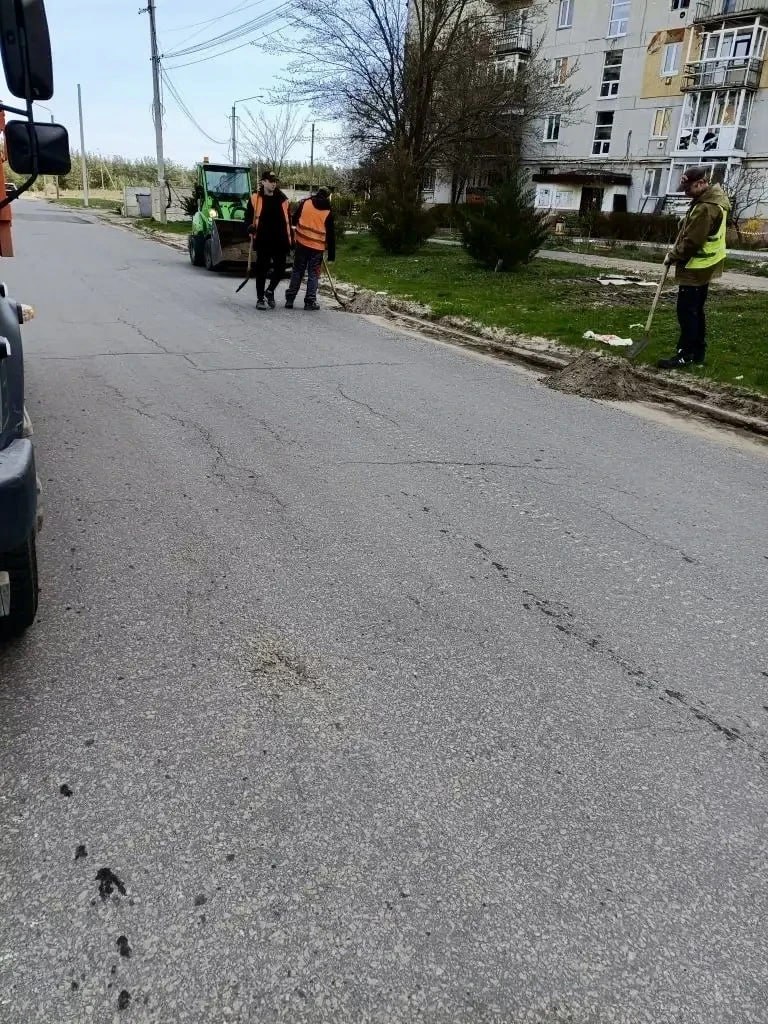 Сотрудники МУП «ДЭП города Рубежное» активно занимаются масштабными работами по улучшению городской среды Сотрудники МУП «ДЭП города Рубежное» активно занимаются масштабными работами по улучшению городской среды