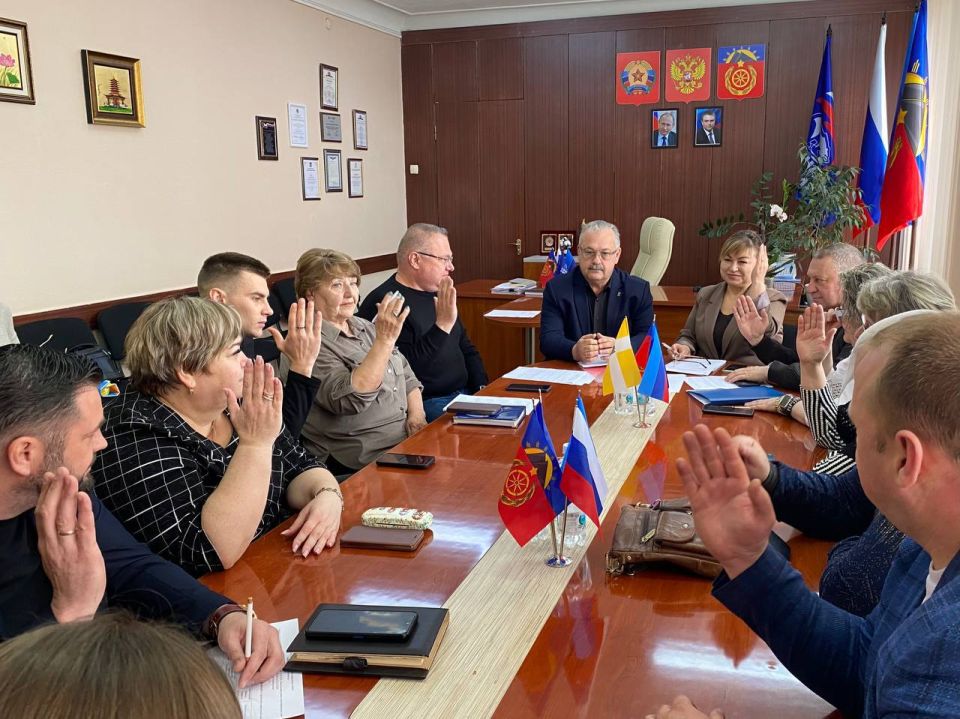 В Совете муниципального округа муниципальное образование Антрацитовский муниципальный округ Луганской Народной Республики состоялось заседание фракции Всероссийской политической партии «ЕДИНАЯ РОССИЯ» В Совете муниципального округа муниципальное образование Антрацитовский муниципальный округ Луганской Народной Республики состоялось заседание фракции Всероссийской политической партии «ЕДИНАЯ РОССИЯ»