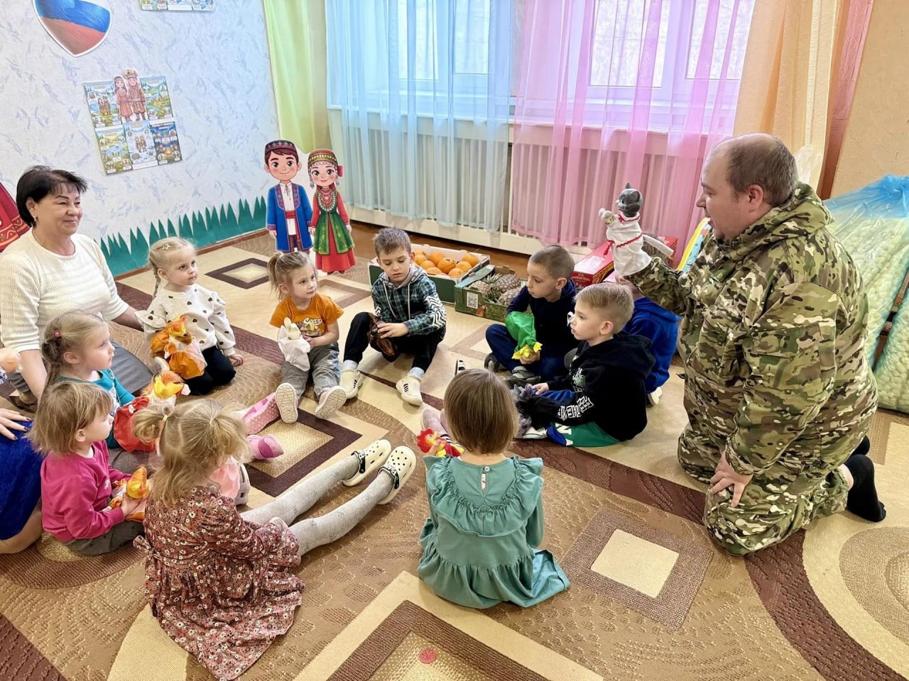 Пасхальные угощения, кукольный театр и многое другое привезли депутаты Ставрополья в детский сад в Стаханове Пасхальные угощения, кукольный театр и многое другое привезли депутаты Ставрополья в детский сад в Стаханове